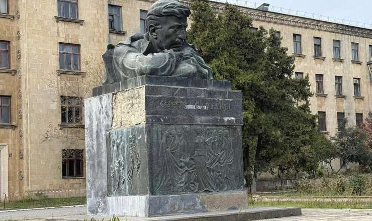 Bakıda Cəfər Cabbarlının büstünün restavrasiyasına BAŞLANILDI 