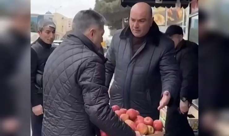 “Nə olub, nə hadisə baş verib?” - Satıcıya kobudluq edən məmur DANIŞDI 