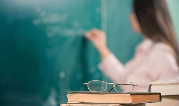 Uyğunsuz videosu yayılan müəllim işdən çıxarıldı 