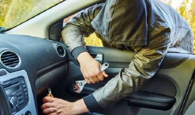 Bakıda maşın soyan şəxs saxlanıldı 