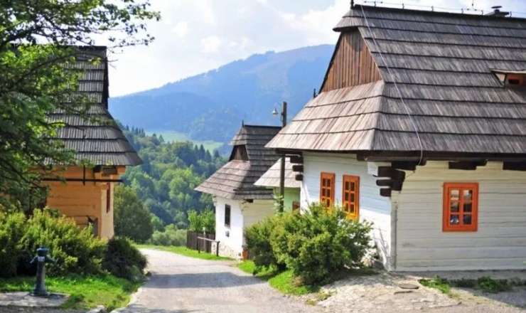 Vlkolinec sakinləri UNESCO-dan bezib – “Status artıq şərəf deyil” 