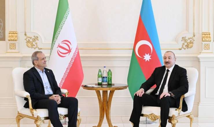 İlham Əliyev Pezeşkiana zəng etdi 