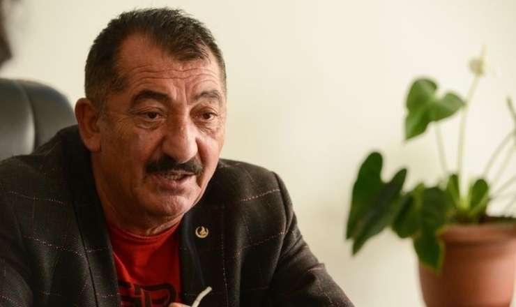 “Məmurları qapı-qapı gəzəndən ədəbiyyat adamı olmaz” – Tanınmış şair - VİDEO 