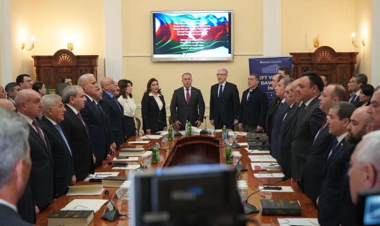 Deputatın üçcildlik elmi əsəri çap olundu - FOTOLAR 