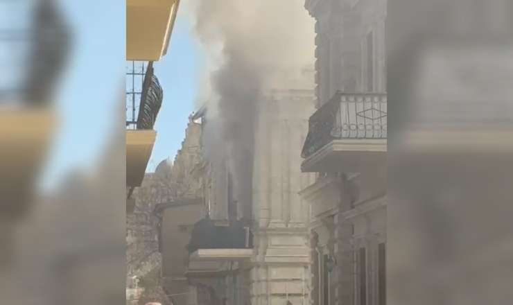 Bakının mərkəzində ev yanır - VİDEO - YENİLƏNDİ