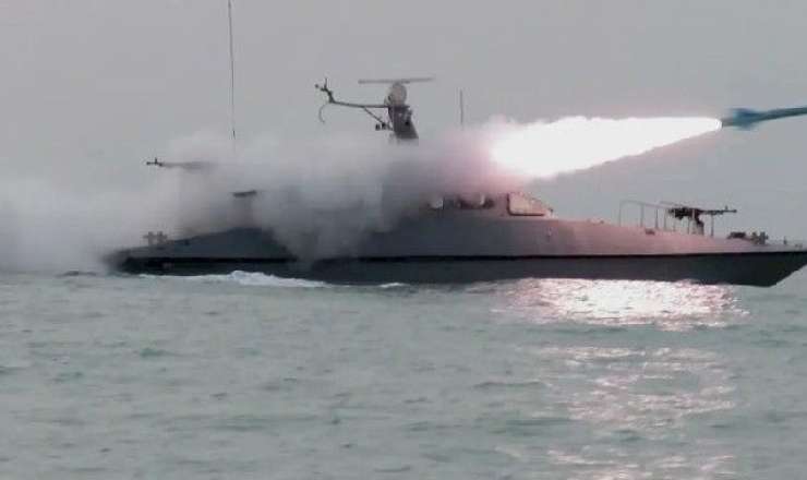 İran Hörmüz boğazında zenit raketini sınaqdan keçirdi 
