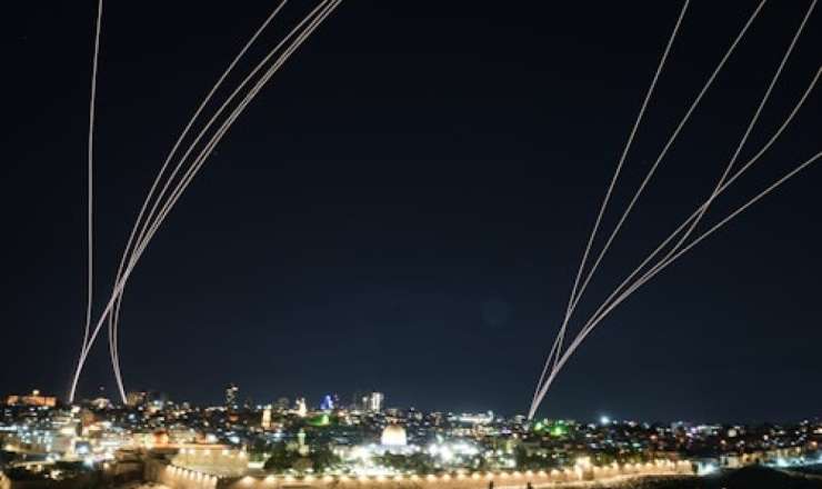 Bəhreyndə iki raket vuruldu: partlayış səsləri... 