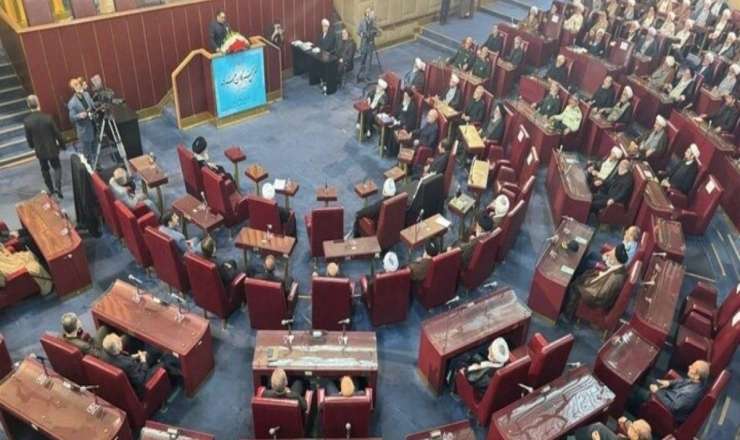 İran yeni dini liderini seçdi 