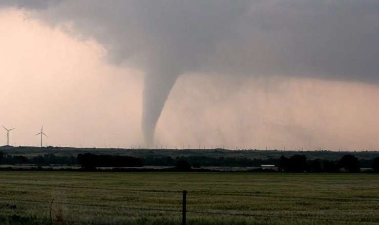 ABŞ-də güclü tornado: ölənlər var - Video 