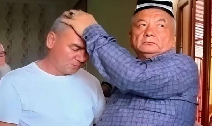 "Əl enerjisi" ilə müalicə edən "həkim"ə otağı kirayə verən şəxs DANIŞDI - VİDEO 