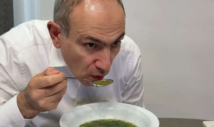 Paşinyandan növbəti paylaşım: "Yaz gecikir, gicitkən şorbası gecikmir" -  VİDEO 