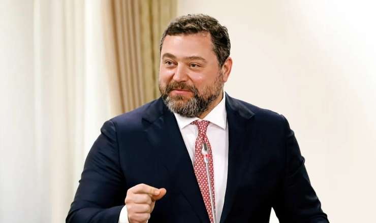 Azərbaycanda 4 saytın sahibidir - 6 milyard dollar pulu var 