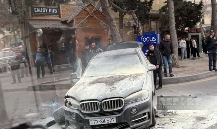 “Audi” ilə toqquşan “BMW” yandı 