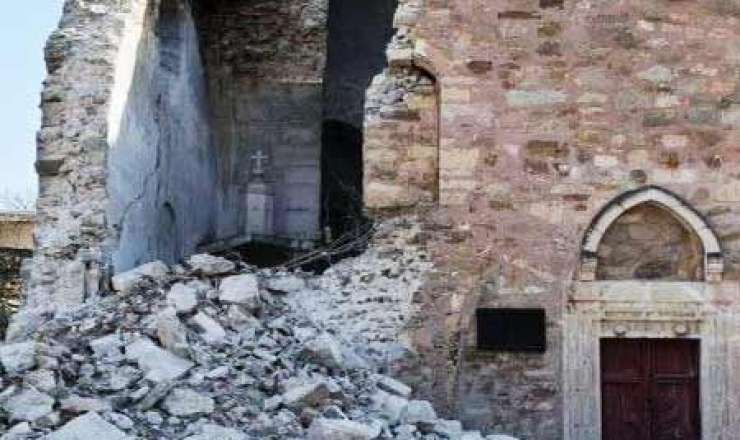 Krımdakı erməni kilsəsi dağılır – Üz ayda iki hissə uçub 