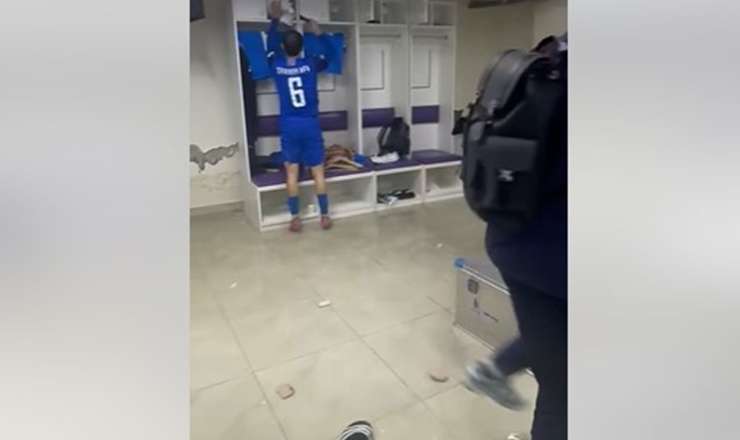 Millimizin stadiondakı paltardəyişmə otağını su basdı -  VİDEO