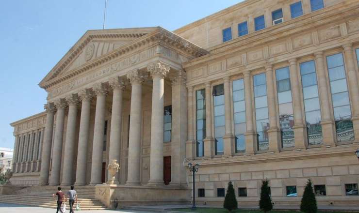 Məhkəmədə “labirint” yaradıldı, vəkillər sərt ittiham etdi:  “Praktiki sistem məhv edildi”