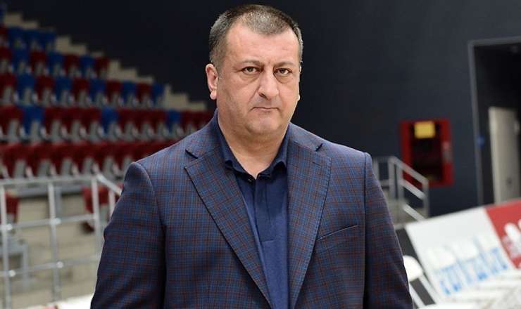 Zaur Axundov ev dustaqlığında qaldı 