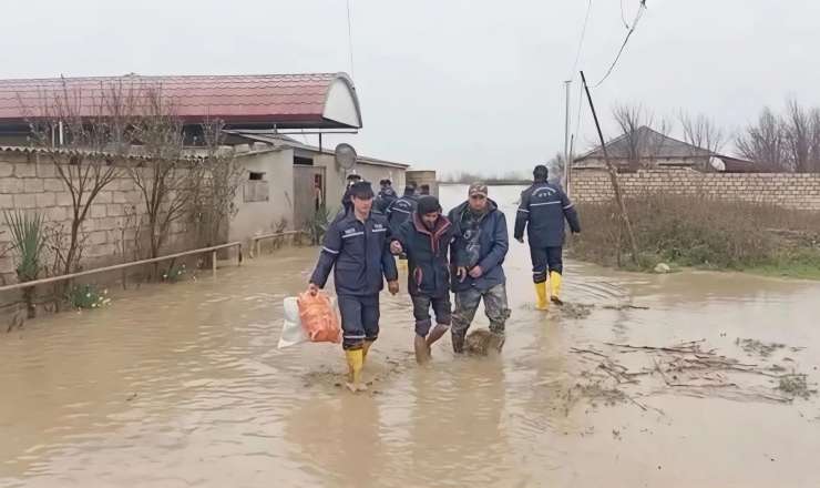 Yağışın insanlara vurduğu ziyanı kim ödəyəcək? - AÇIQLAMA