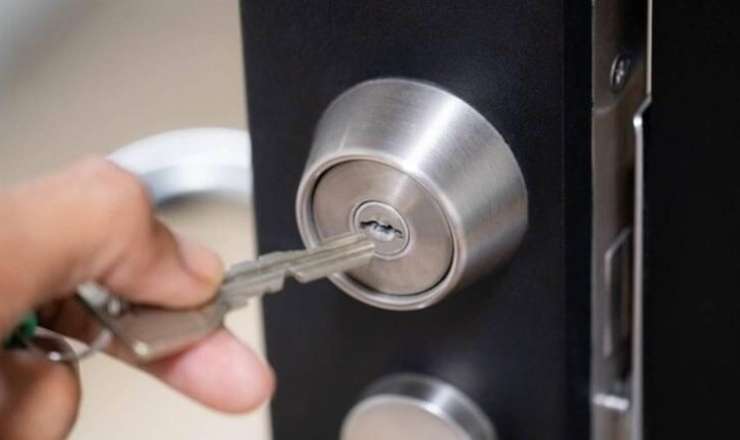 Qapınızı əsla 3 dəfə kilidləməyin!  - SƏBƏB