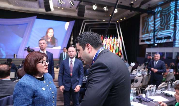 Qafarova və Simonyan arasında görüş başladı - VİDEO