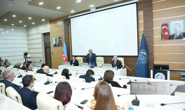 "Azərbaycan iqtisadiyyatının investisiya absorbsiyası" kitabının təqdimatı keçirildi - Fotolar