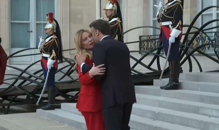 Makronun Melonini qarşılaması DİQQƏT ÇƏKDİ -  VİDEO