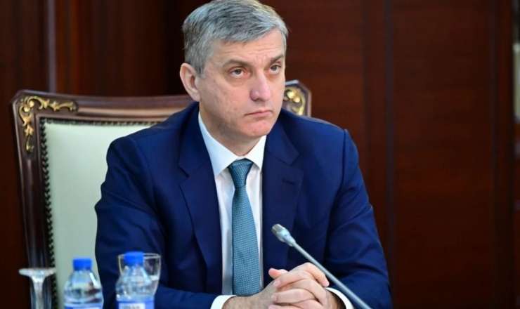 Vüqar Gülməmmədov Milli Məclisdə hesabat verir 