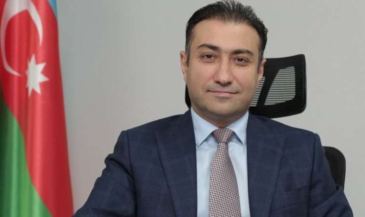 TƏBİB rəhbəri bütün müşavirlərini niyə işdən çıxarır?  