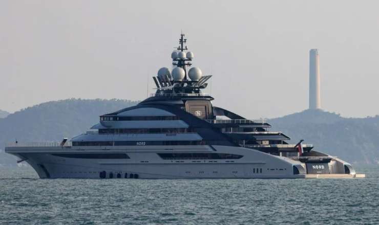 Hörmüz boğazını Putinin dostu yardı: 500 milyonluq yaxtası ilə  - FOTO