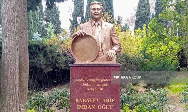 Arif Babayevin qəbri üstündəki yazıya irad: “Şərqdə ilk muğam professoru”? 