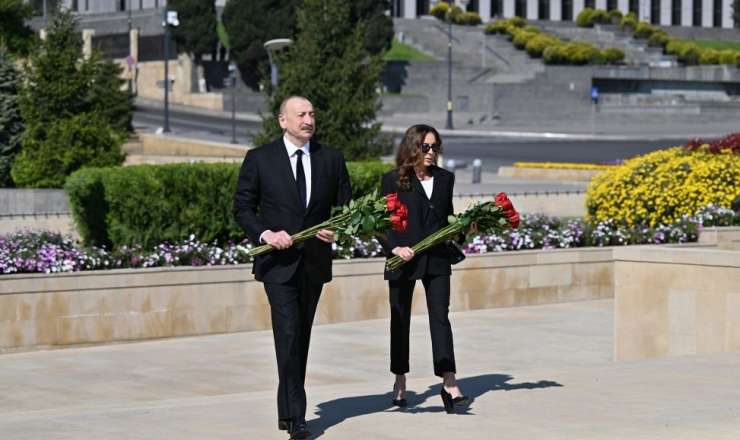 İlham Əliyev və xanımı Həzi Aslanovun məzarını ziyarət etdi 