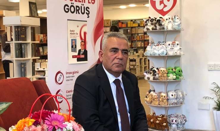 “Əlvida deyirəm ayrılıqlara” –  Sabir Abdinin poeziya dolu təqdimat mərasimi