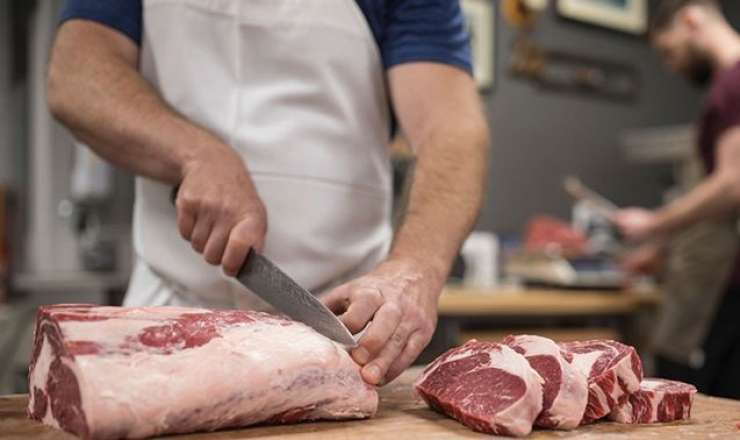 Qəssabların dinə zidd fırıldağı: Yığışıb ət almaq  qurbanı əvəz edirmi?