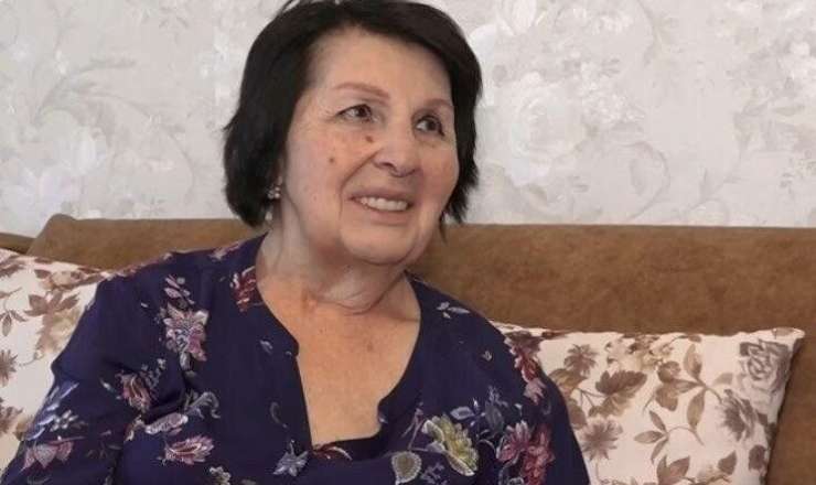 "Bağda gördüyüm ilanı öpüb tumarladım" 
