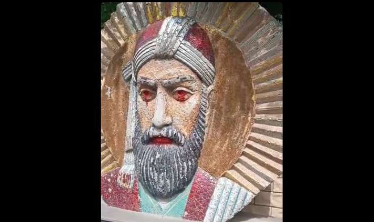 Nizami Gəncəvinin abidəsi təhqir olundu -  VİDEO