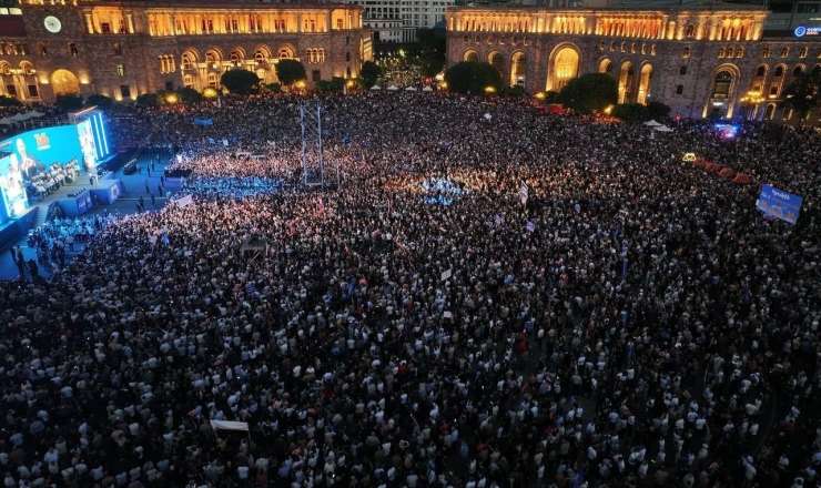 Paşinyanın İrəvanda izdihamlı mitinqi - Video 