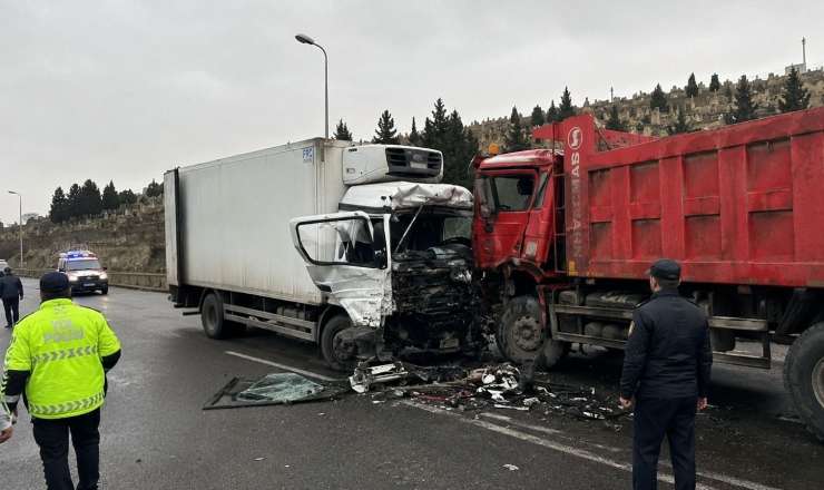 Sumqayıtda yük avtomobilləri toqquşdu: yaralılar var 