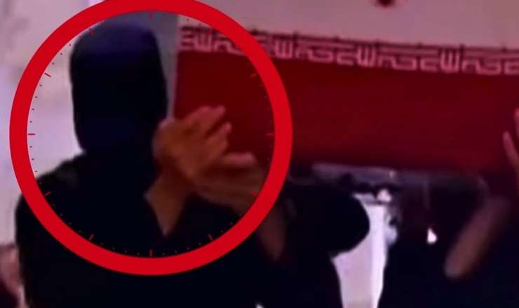 Xameneinin tabutunu daşıyan gizli şəxs kimdir? - VİDEO