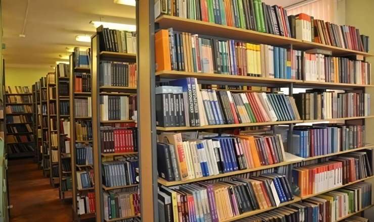 Azərbaycanda yüzlərlə kitabxanaçı işdən çıxarıldı –  Etirazlar başladı