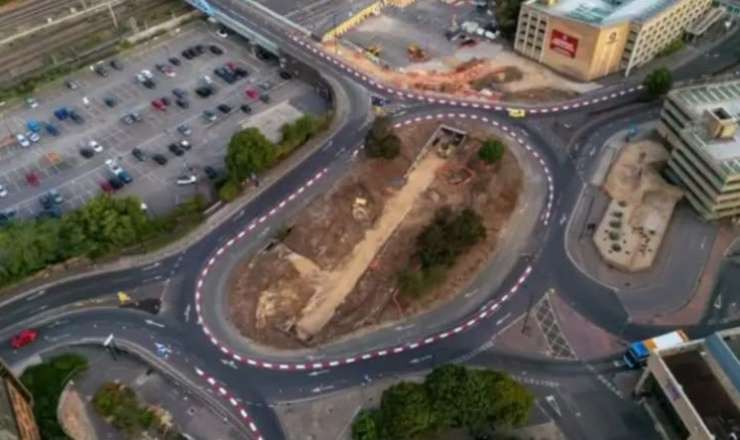 Yol çəkirdilər, 11 skelet çıxdı - FOTO