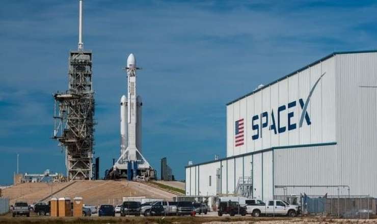 “SpaceX”dən rekord: 38 dəqiqəyə iki raket 