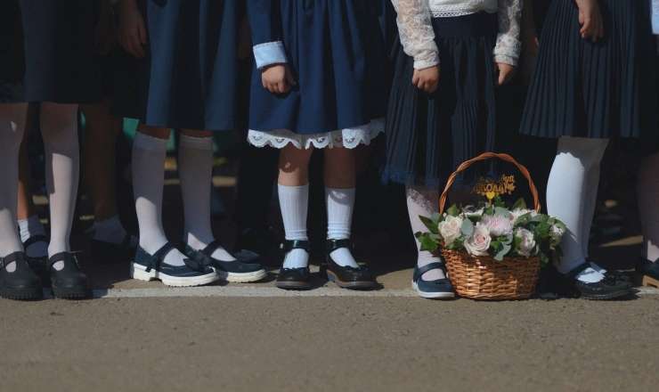 Məktəblilər üçün bu ayaqqabını almayın -  Valideynlərin etdiyi təhlükəli səhv