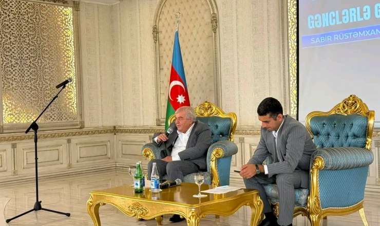 Sumqayıtda Xalq şairi Sabir Rüstəmxanlı ilə gənclərin görüşü keçirilib - Fotolar