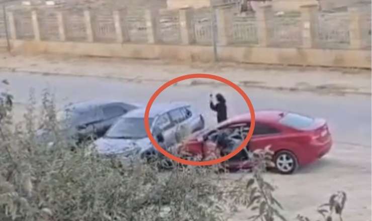 Bakıda ərinin xəyanətini öyrənən qadın maşınını çilik-çilik etdi - ANBAAN VİDEO