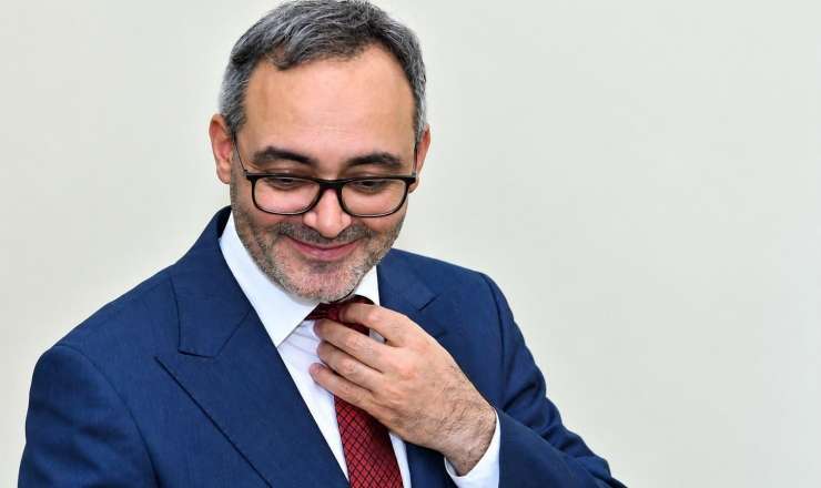 Gedib başını daşa döyə bilərsən,  amma adını yox…