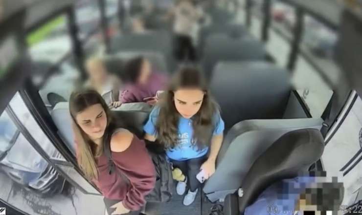 Sükan arxasında sürücü huşunu itirdi, şagirdlər avtobusu dayandırdı -  ANBAAN VİDEO