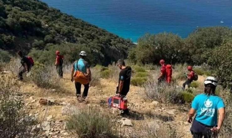 Türkiyədə paraşütlə havaya qalxan Rusiya vətəndaşı qayalara çırpıldı -  FOTO