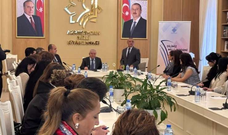 Sabir Rüstəmxanlı Milli Kitabxanada “Dilimiz milli-mədəni kimliyimizin təməlidir” mövzusunda məruzə edib 