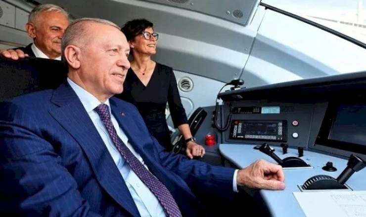 Ərdoğan qatarı özü idarə etdi -  VİDEO