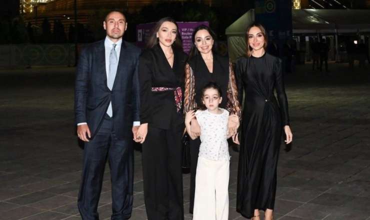 Arzu Əliyeva ailə fotosunu paylaşdı - FOTO